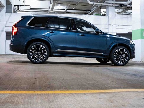 New 2026 Volvo XC90 B6 Plus w/ Protection Package Premier image 7