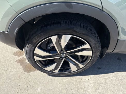 Used 2025 Volvo XC40 B5 Ultra w/ Protection Package Premier image 13