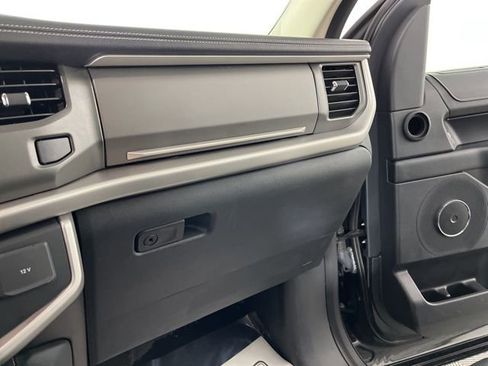 Used 2024 Ford Expedition XLT image 39