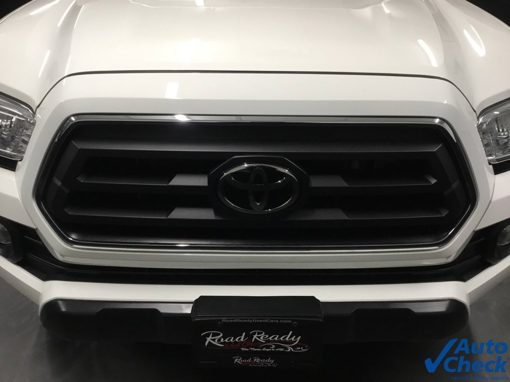 Used 2021 Toyota Tacoma SR5 AWD/4WD image 23
