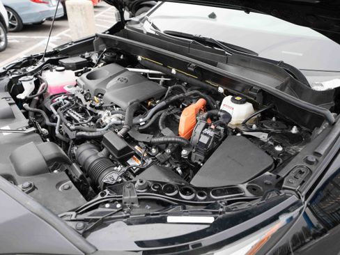 Used 2023 Toyota Venza XLE w/ Activity Package (TMS) image 34