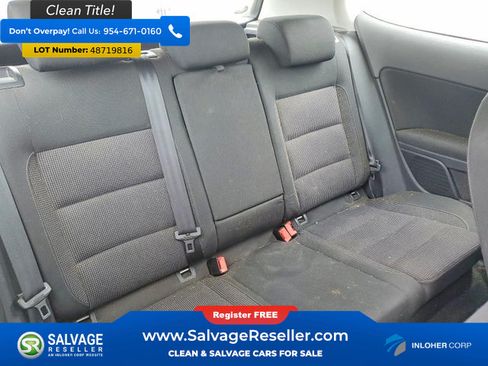 Used 2010 Volkswagen Golf 2-Door FWD image 13