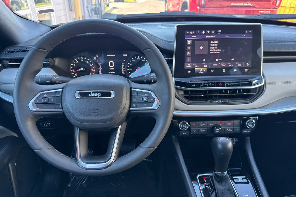 Used 2025 Jeep Compass Limited AWD/4WD image 16