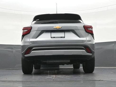 Used 2025 Chevrolet Trax LT FWD image 28