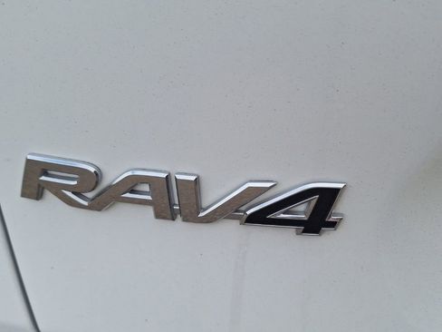 Used 2021 Toyota RAV4 XLE image 15