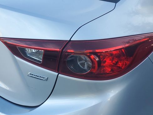 Used 2017 MAZDA MAZDA3 Touring image 9