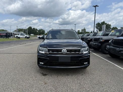 Used 2020 Volkswagen Tiguan SE R-Line AWD/4WD image 3