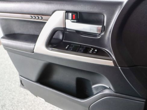 Used 2019 Toyota Land Cruiser image 23