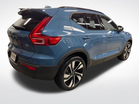 Used 2024 Volvo XC40 B5 Plus AWD/4WD image 8