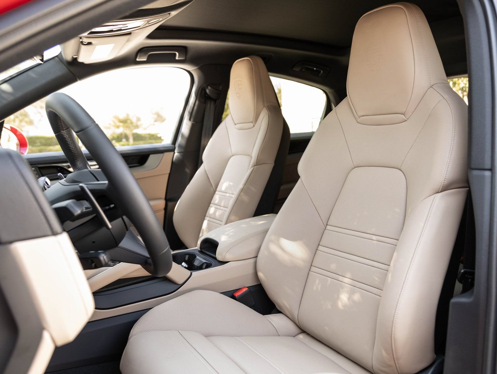 Certified 2026 Porsche Cayenne Coupe AWD/4WD image 5
