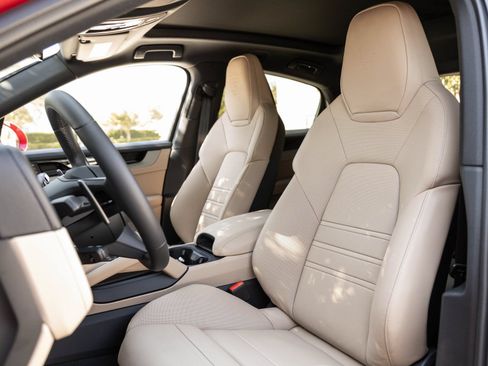 Certified 2026 Porsche Cayenne Coupe AWD/4WD image 5
