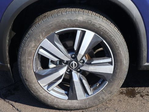 Used 2023 Nissan Rogue SL FWD image 11