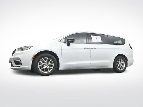 Used 2025 Chrysler Pacifica Select FWD image 32