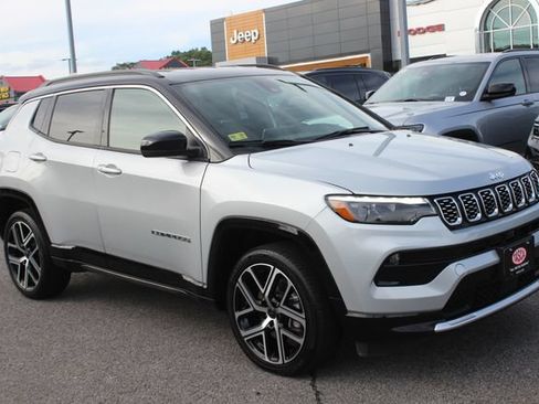 Used 2025 Jeep Compass Limited w/ Elite Group AWD/4WD image 1