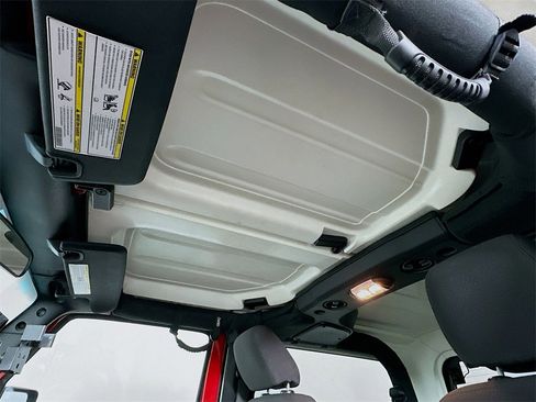 Used 2018 Jeep Wrangler Sport image 11