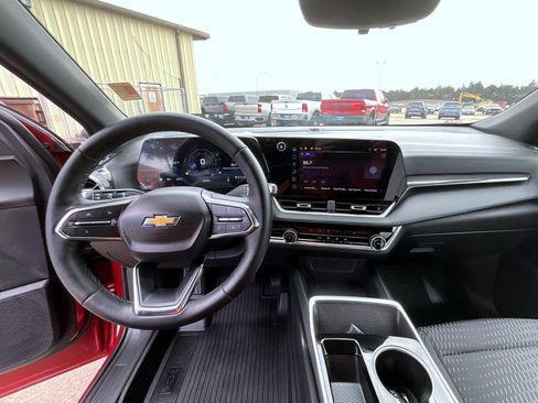 Certified 2025 Chevrolet Equinox LT w/ Safety and Technology Package image 11