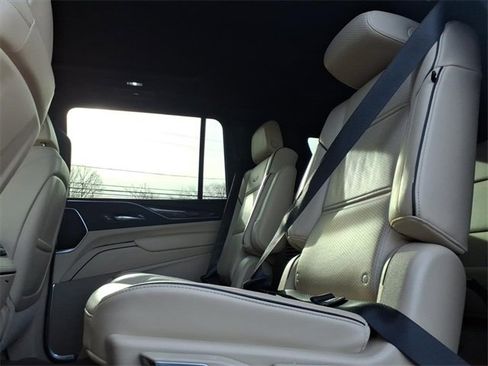 Used 2023 Cadillac Escalade ESV Premium Luxury image 15