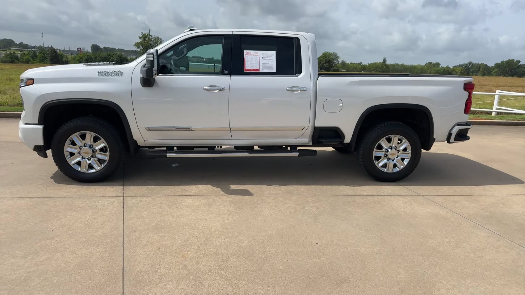 Used 2024 Chevrolet Silverado 2500 High Country w/ Technology Package AWD/4WD image 4