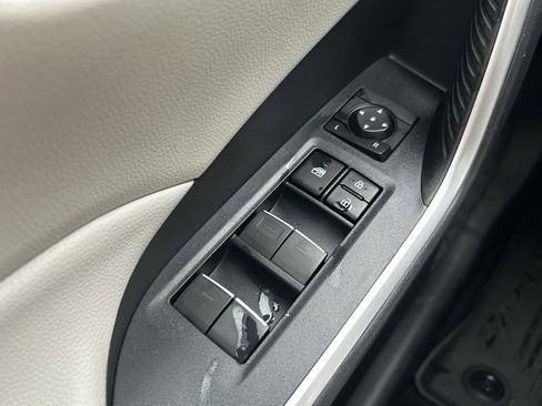 Used 2022 Toyota RAV4 XLE Premium image 20