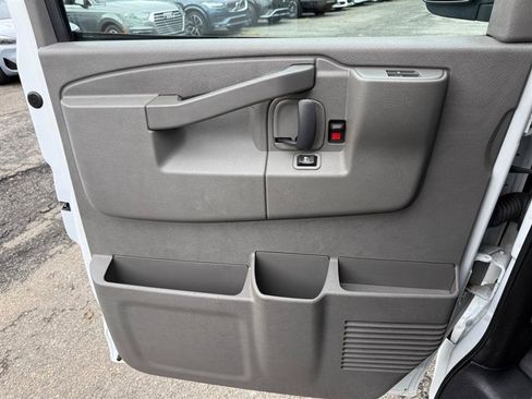 Used 2020 Chevrolet Express 3500 RWD image 30