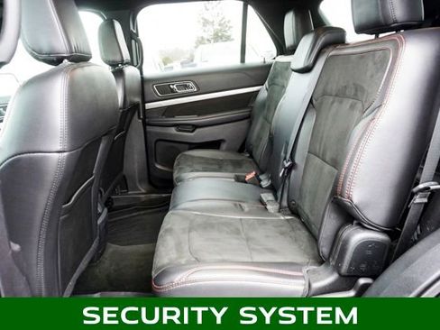 Used 2018 Ford Explorer XLT w/ XLT Appearance Package image 10