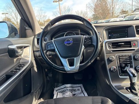 Used 2015 Volvo V60 T5 image 19