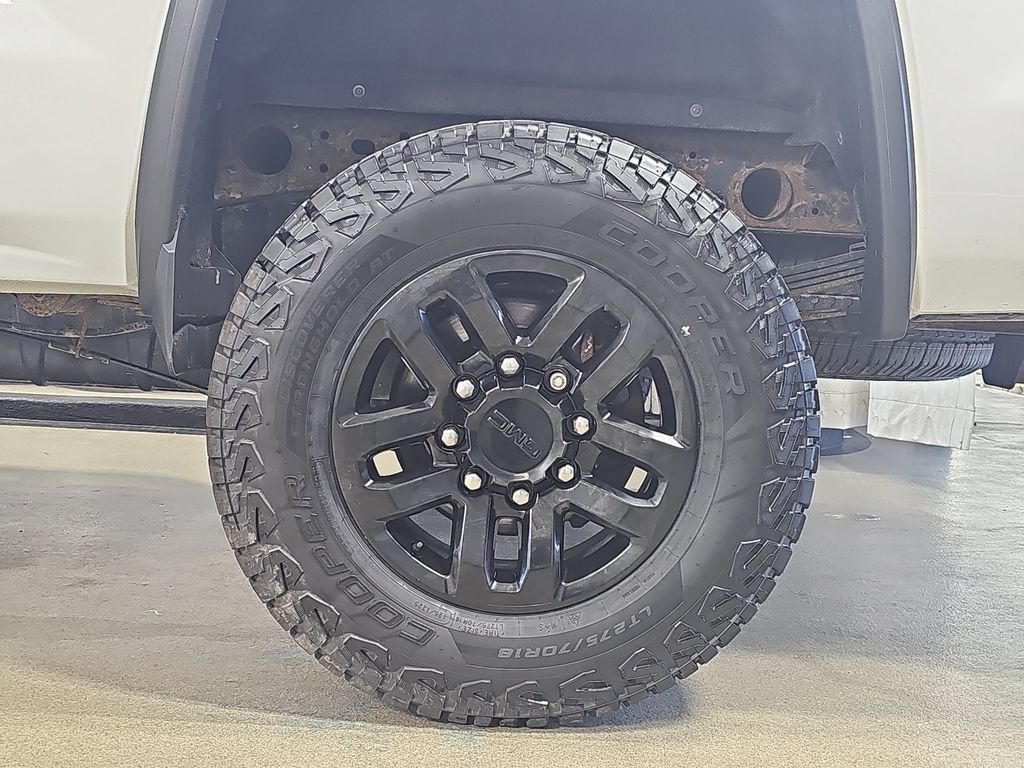 Used 2018 GMC Sierra 2500 SLT w/ All Terrain HD Package AWD/4WD image 37