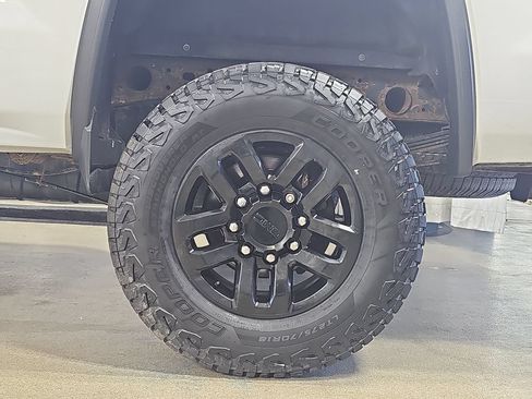 Used 2018 GMC Sierra 2500 SLT w/ All Terrain HD Package AWD/4WD image 37