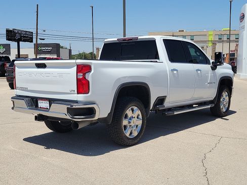 Used 2021 Chevrolet Silverado 2500 LTZ w/ LTZ Convenience Package AWD/4WD image 4