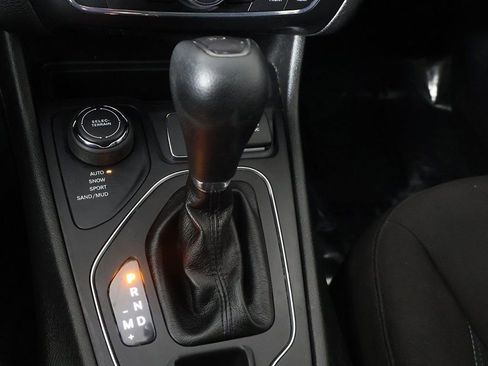 Used 2021 Jeep Cherokee Latitude AWD/4WD image 41