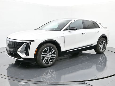 New 2025 Cadillac Lyriq Luxury image 1
