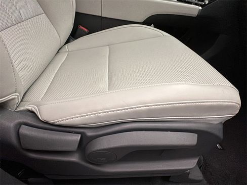 Certified 2025 Hyundai Santa Fe SEL image 18