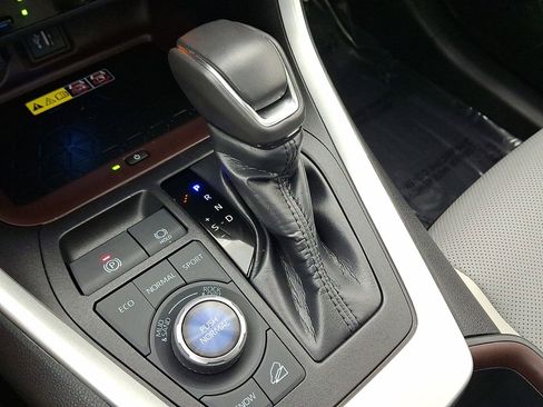 Used 2024 Toyota RAV4 Limited image 18