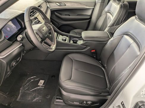 New 2025 Jeep Grand Cherokee Limited w/ Black Appearance Package RWD image 14