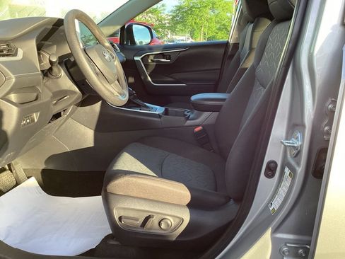 Used 2025 Toyota RAV4 XLE AWD/4WD image 13