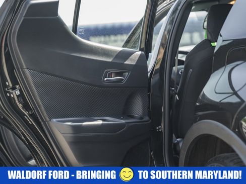 Used 2019 Toyota C-HR XLE FWD image 35
