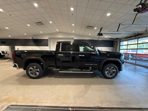 Used 2025 GMC Sierra 2500 SLT w/ SLT Premium Package AWD/4WD image 8