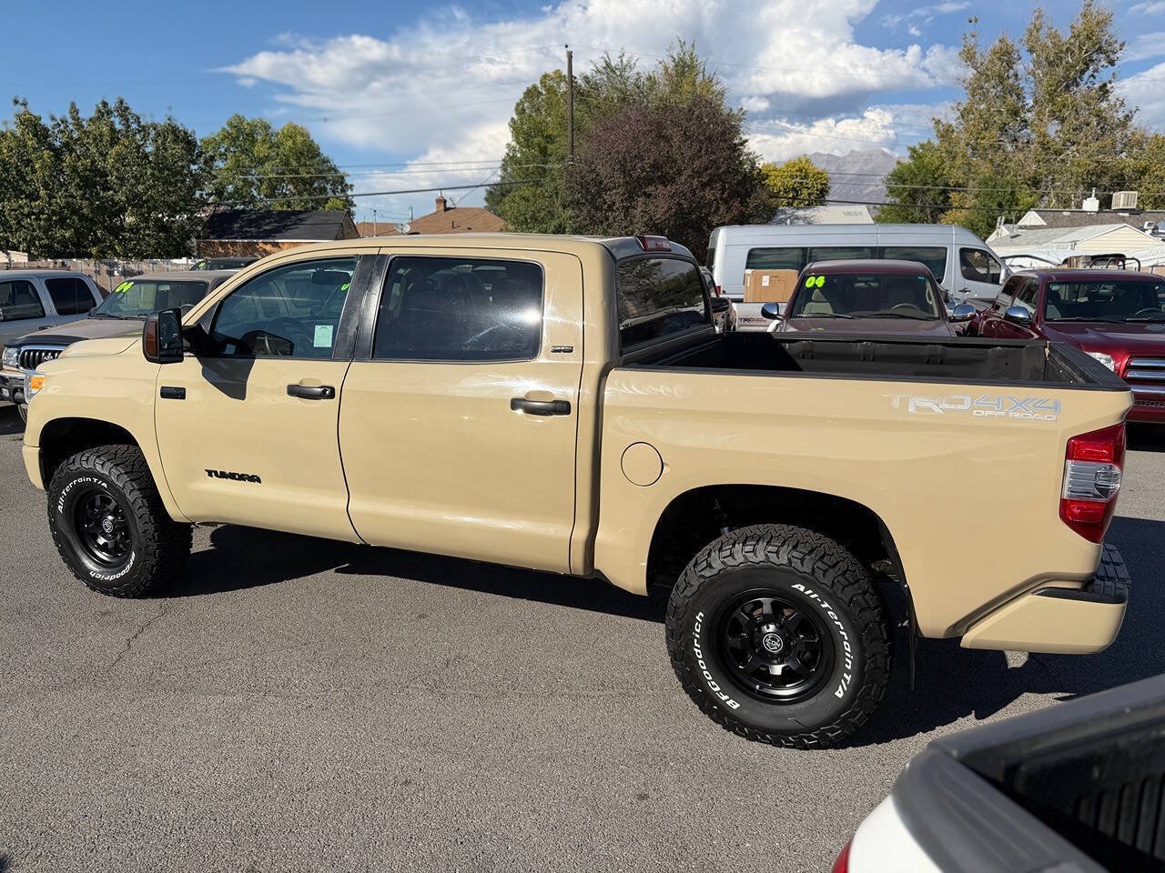 Used 2017 Toyota Tundra SR5 w/ TRD Off Road Package AWD/4WD image 96
