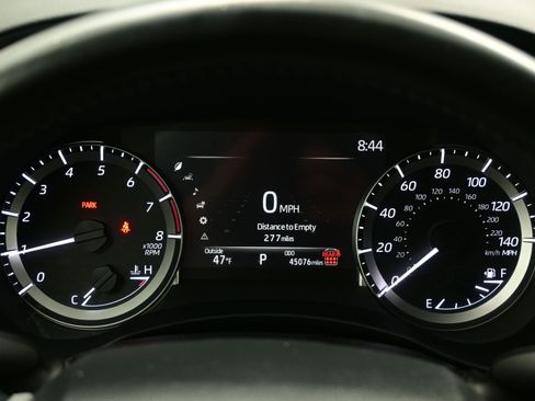 Used 2024 Toyota Highlander LE AWD/4WD image 24