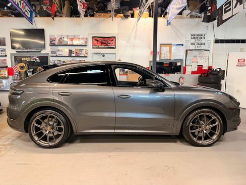 Used 2022 Porsche Cayenne GTS AWD/4WD image 4