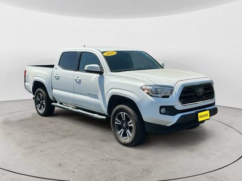 Used 2018 Toyota Tacoma SR5 RWD image 3