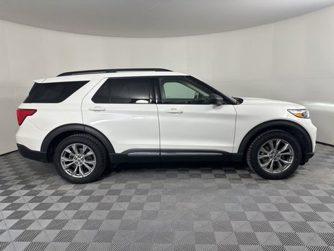 Used 2020 Ford Explorer XLT w/ Equipment Group 202A image 2