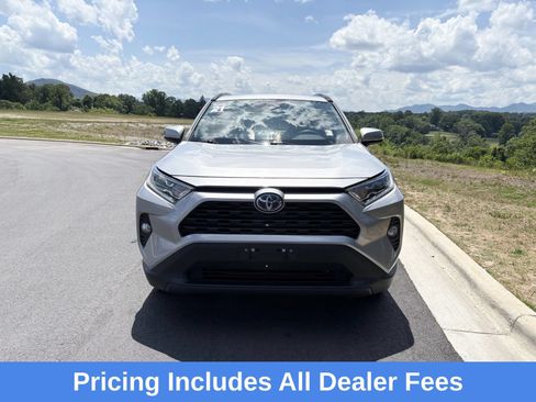 Used 2021 Toyota RAV4 XLE AWD/4WD image 2