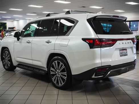 Used 2024 Lexus LX 600 4WD w/ Luxury Package image 8