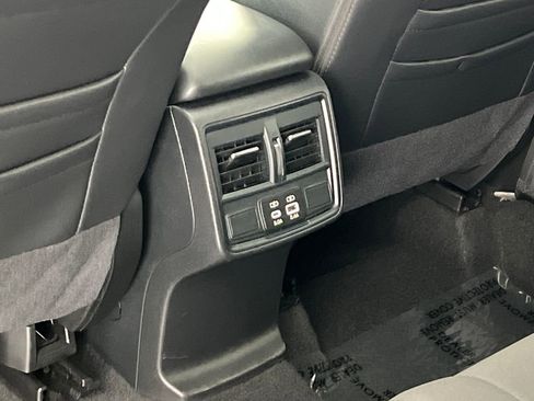 Certified 2025 Subaru Forester Premium AWD/4WD image 38