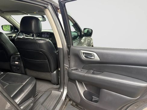 Used 2017 Nissan Pathfinder SL AWD/4WD image 18