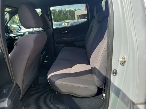 Used 2018 Toyota Tacoma TRD Off-Road w/ Technology Package RWD image 31