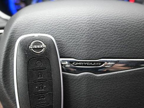 Used 2024 Chrysler Pacifica Touring-L FWD image 39