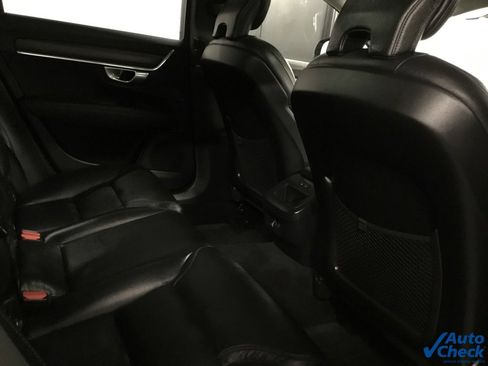Used 2020 Volvo V90 T6 Cross Country image 33