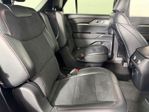 Used 2025 Ford Explorer ST AWD/4WD image 32
